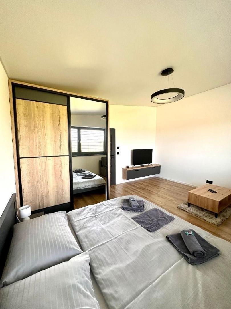 Luxury Apartments Maly Slavkov Экстерьер фото